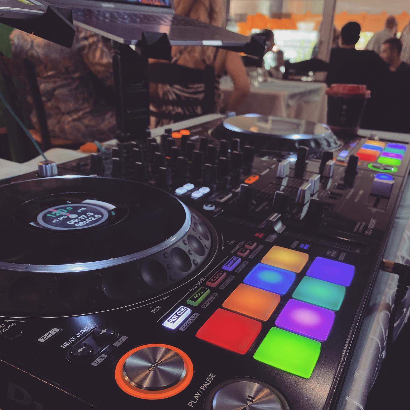 DJ